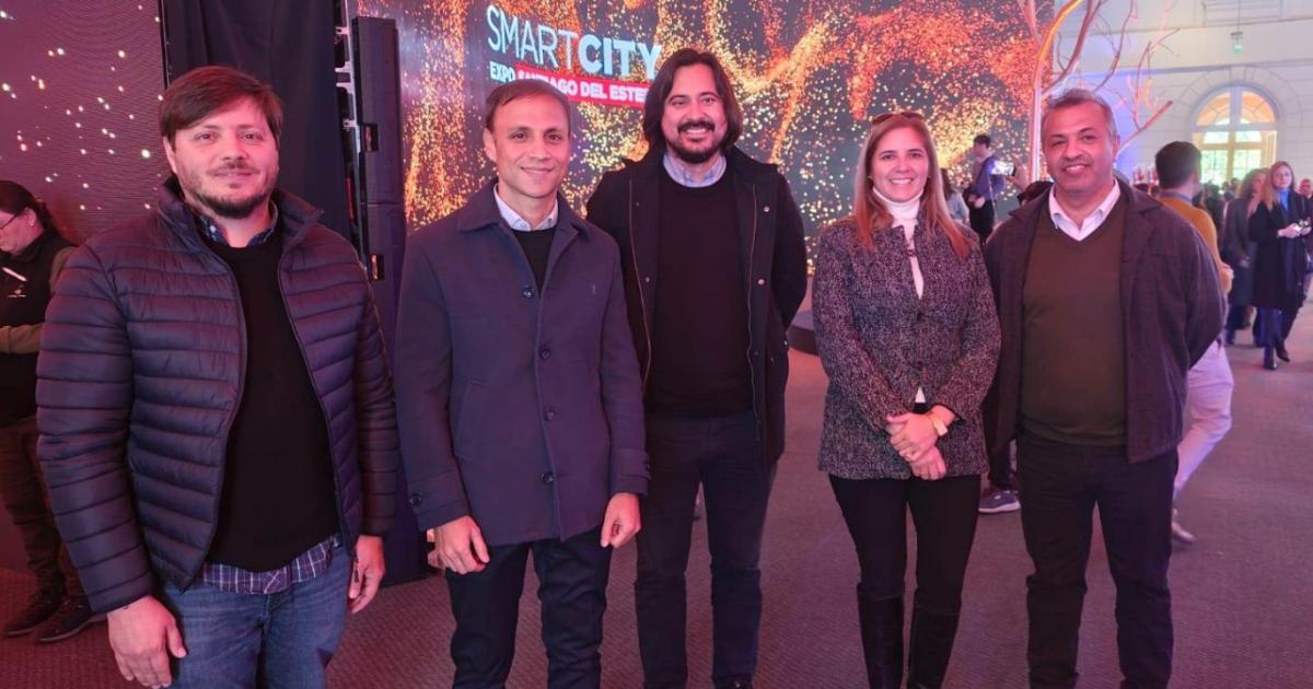 El intendente de Fernaacutendez ponderoacute el Smart City Expo