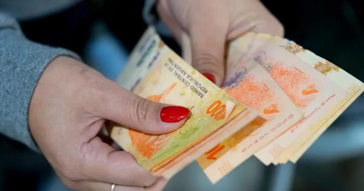 Evolucioacuten de los salarios en abril- fuerte suba en el sector no registrado y caiacuteda del poder adquisitivo en los registrados