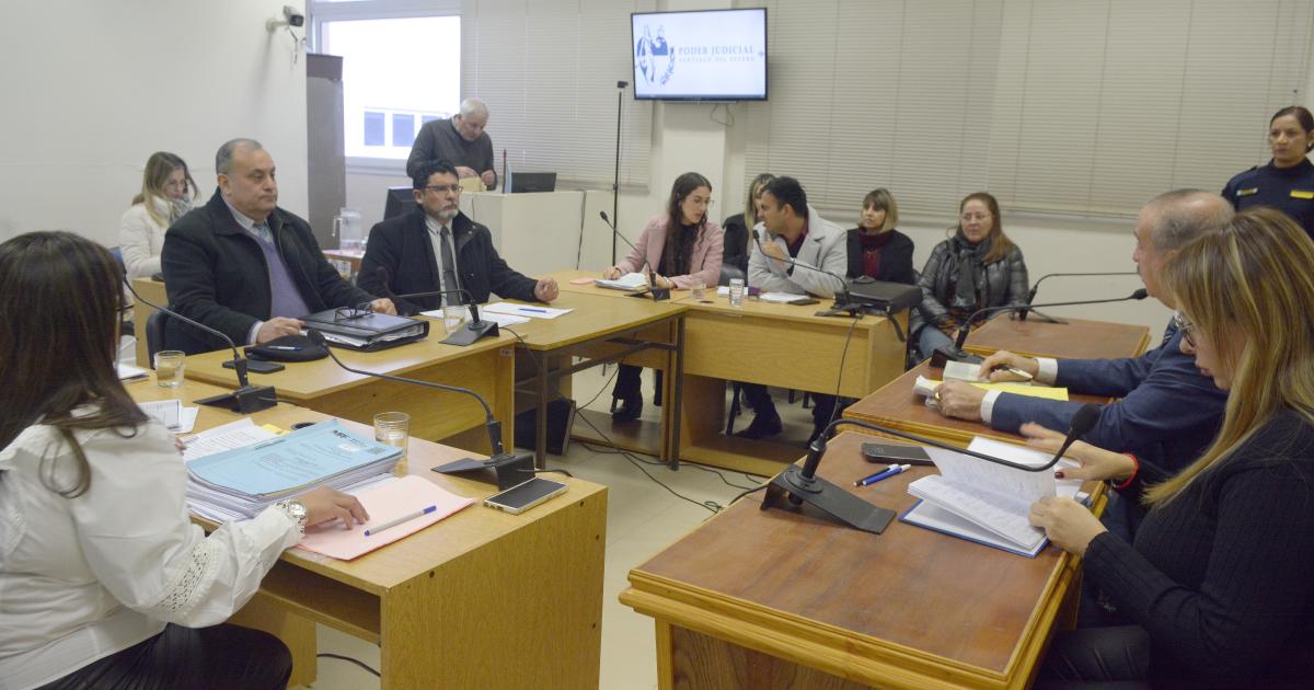 ÁSPERO DUELO VERBAL- Los vocales debern terciar y resolver sobre dos posiciones contrapuestas El comn denominador- un hombre muerto en extrañas circunstancias