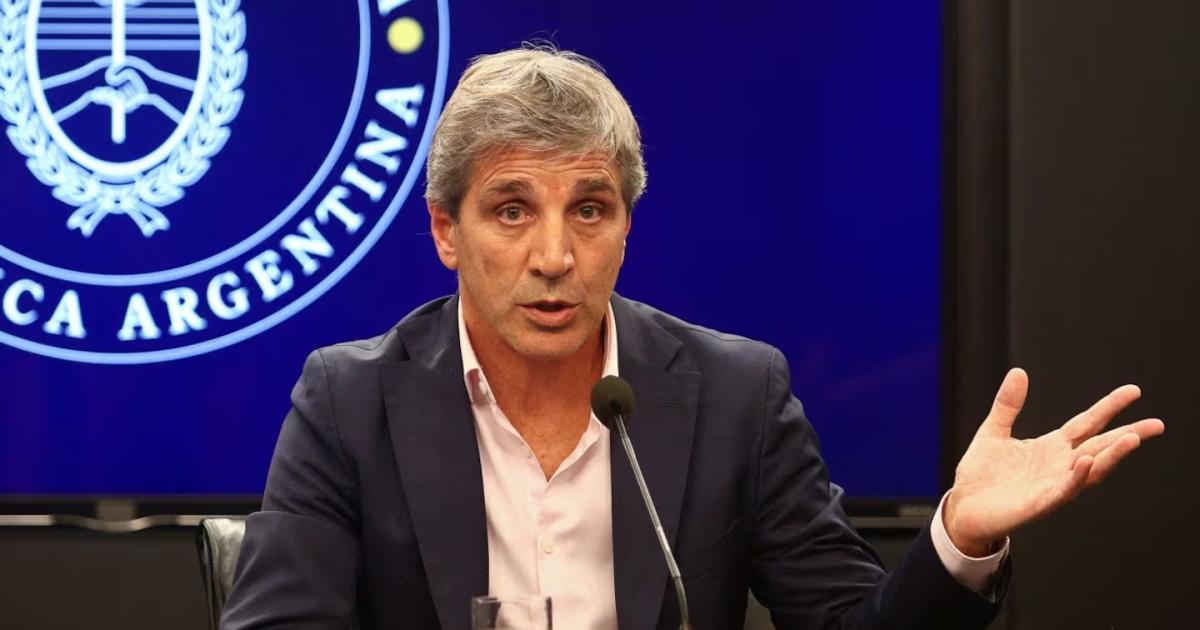 Caputo anunció la compra de US200 millones para fortalecer las reservas del BCRA