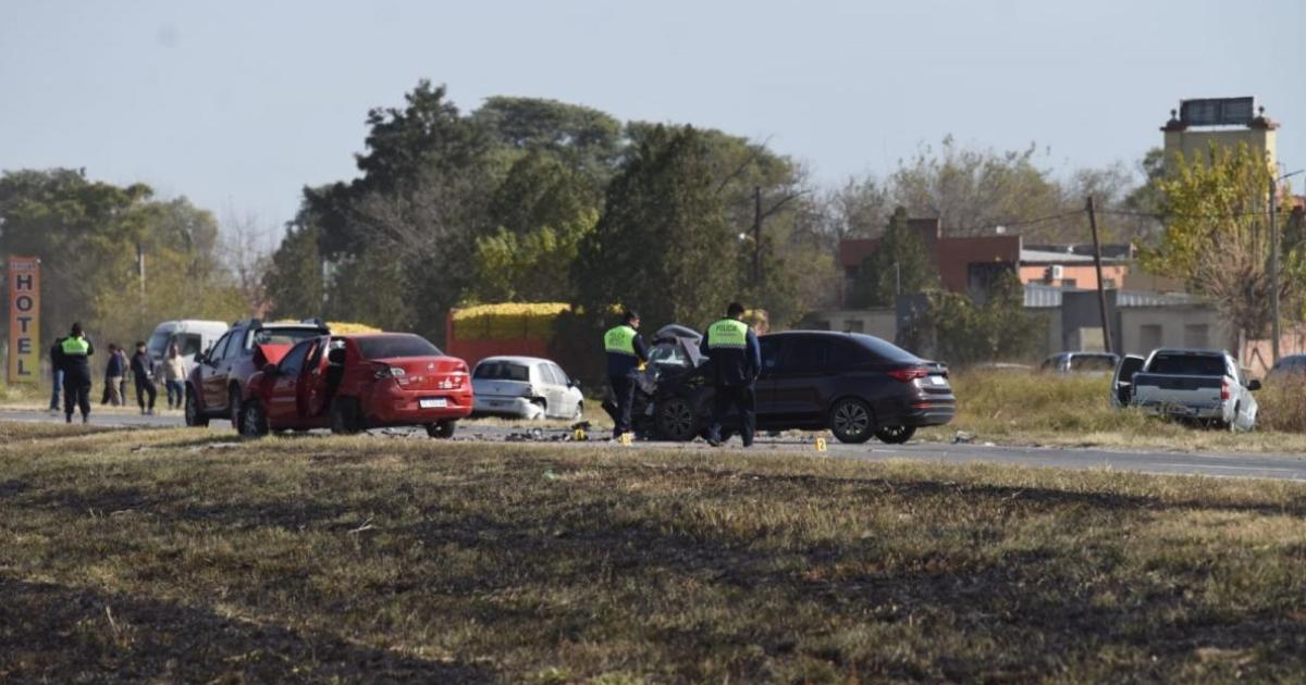 Video- densa nube de humo provocó un accidente en cadena con 10 autos en Tucumn (Foto- La Gaceta)