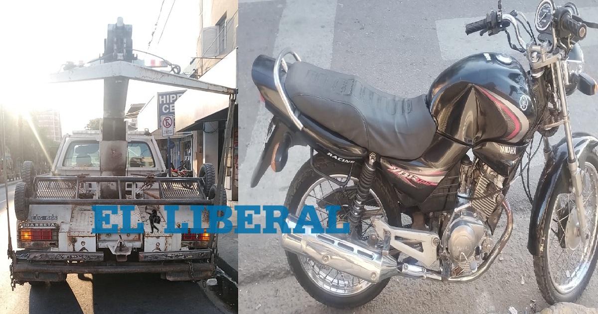 Choque entre gruacutea y una motocicleta en pleno centro- una mujer resultoacute con lesiones leves