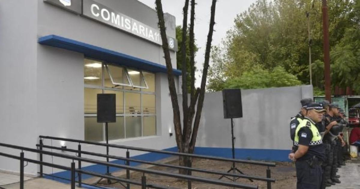 Mujer buscada por la policiacutea aparecioacute en una comisariacutea