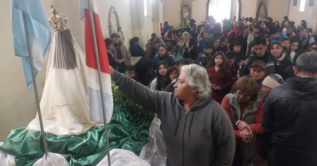 La bajada de la Virgen del Carmen emocionoacute a todos sus devotos