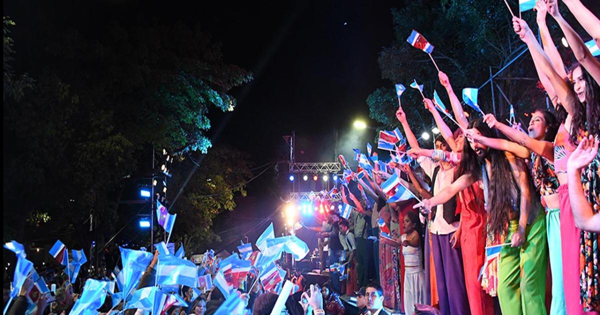 VIGILIA EN PLAZA LIBERTAD A la medianoche artistas y pblico le cantarn el Feliz Cumpleaños a la ciudad