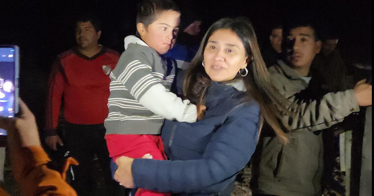 Nintildeo pasoacute 14 horas perdido en el monte y lo hallaron en la medianoche