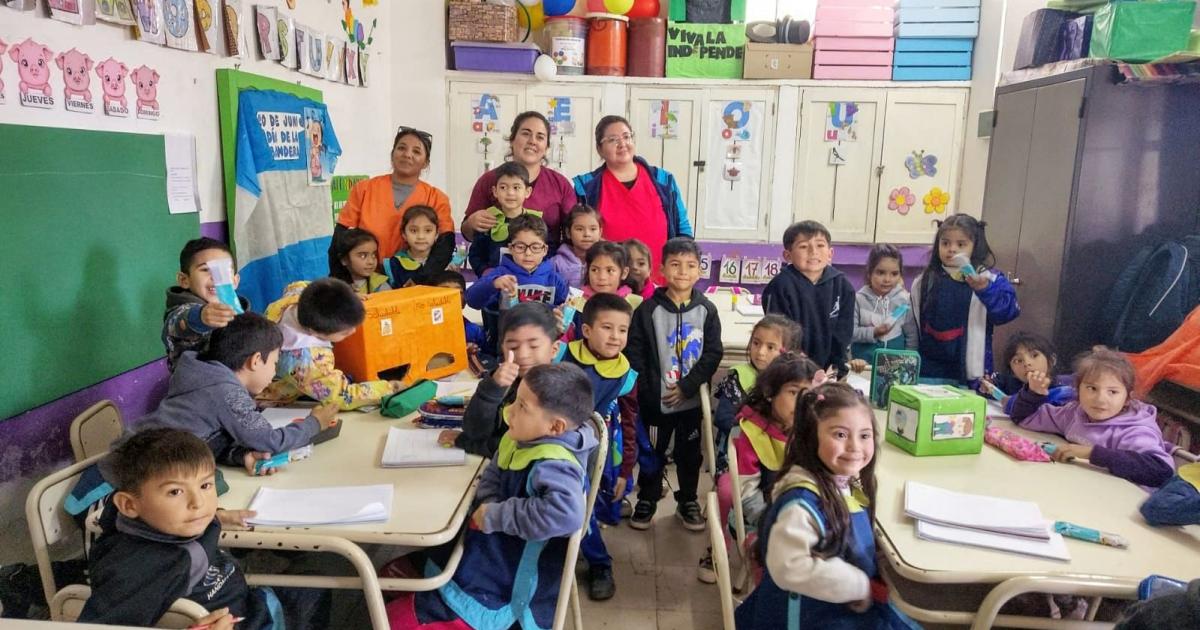 Se charloacute sobre educacioacuten alimentaria en Jardiacuten Caritas