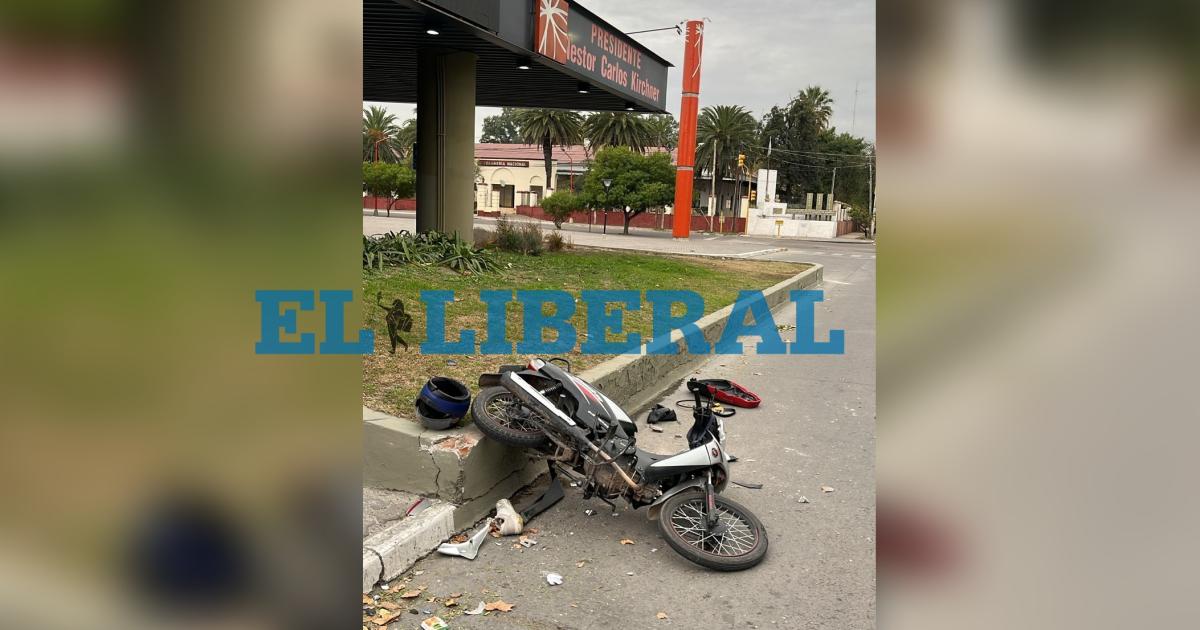 Motociclista perdioacute el control y derrapoacute frente a la terminal de oacutemnibus