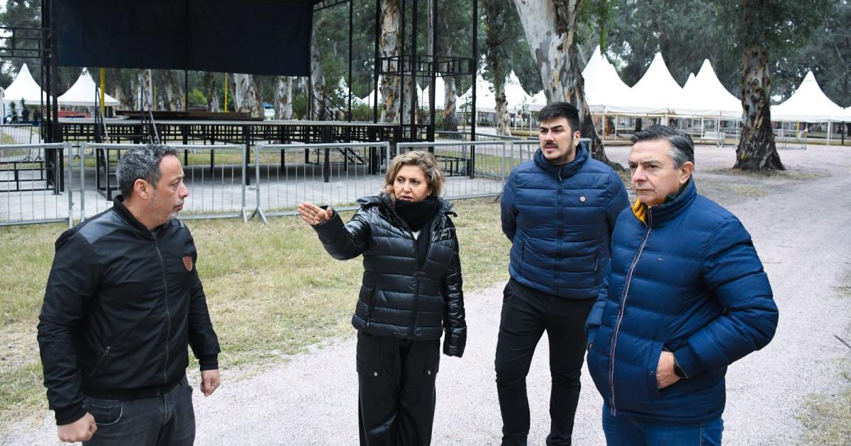 La intendente Fuentes supervisoacute los trabajos en el predio de la Feria Artesanal 
