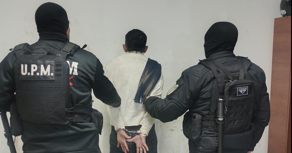 PRESO El acusado fue esposado y alojado en la Seccional Segunda