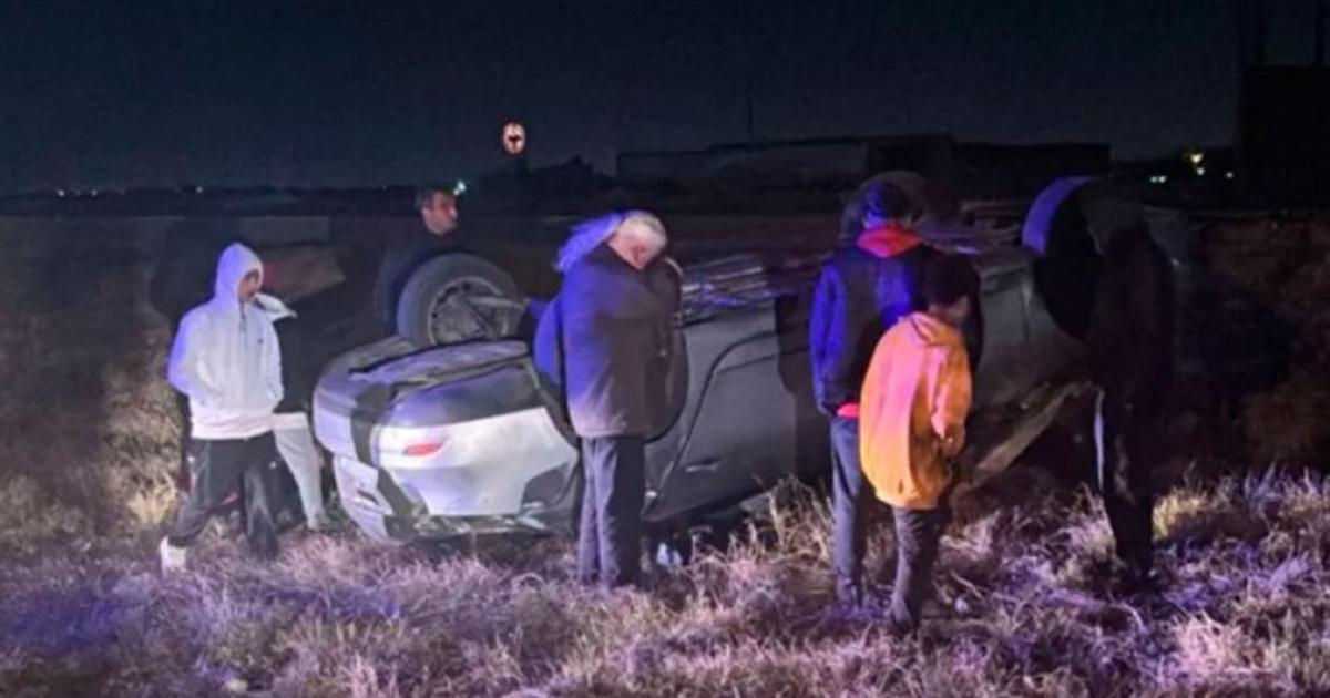 Cuartetero volcoacute cuando su chofer que estaacute grave intentoacute esquivar a un ciclista