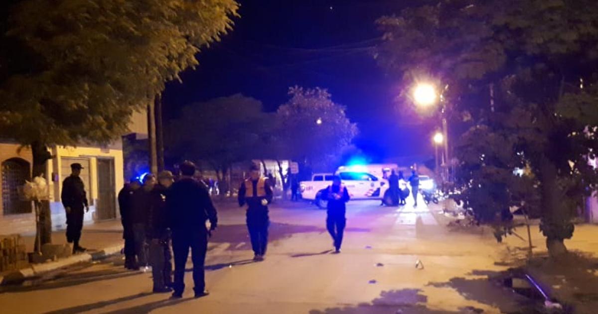 Pelea fatal- bandas se enfrentaron en la fiesta de un cumpleantildeos y un joven fue asesinado