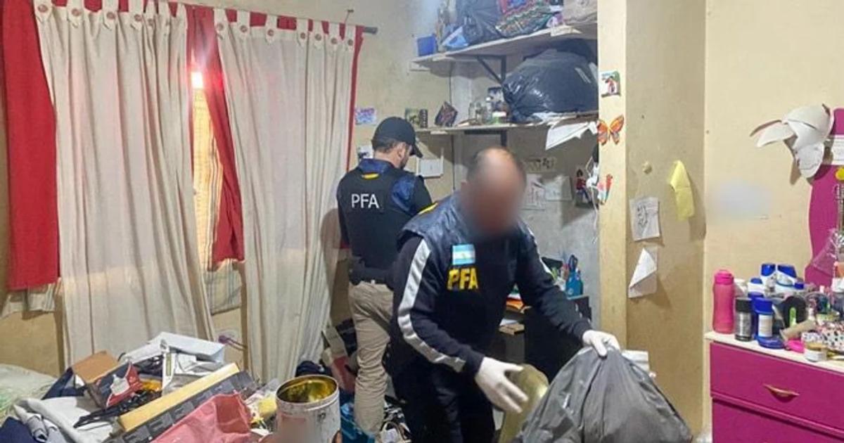 Escaacutendalo nacional- allanamientos en Santiago del Estero por una red que distribuiacutea material de abuso infantil