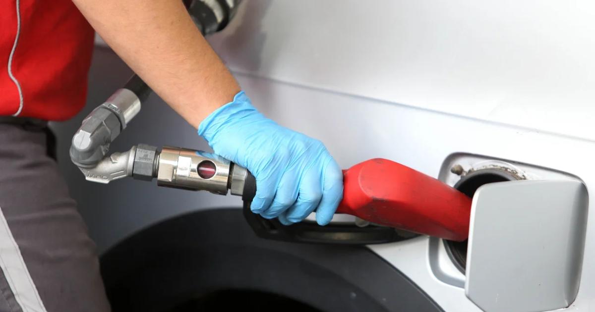 Un nuevo ajuste del impuesto a los combustibles impactaraacute en los precios de naftas y gasoil