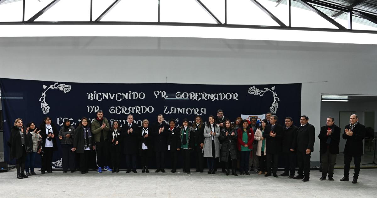El Gobernador habilitoacute obras en la Escuela Ndeg101 de Upianita y entregoacute viviendas en Manogasta