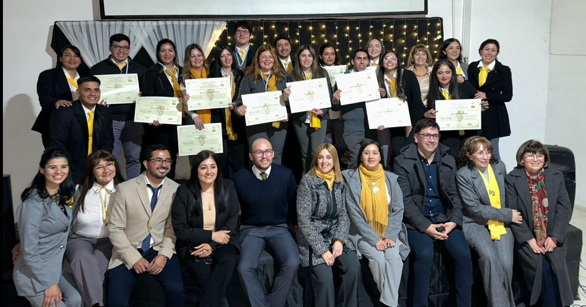 El IES Ntra Sra de La Salette realizoacute su primer acto de colacioacuten