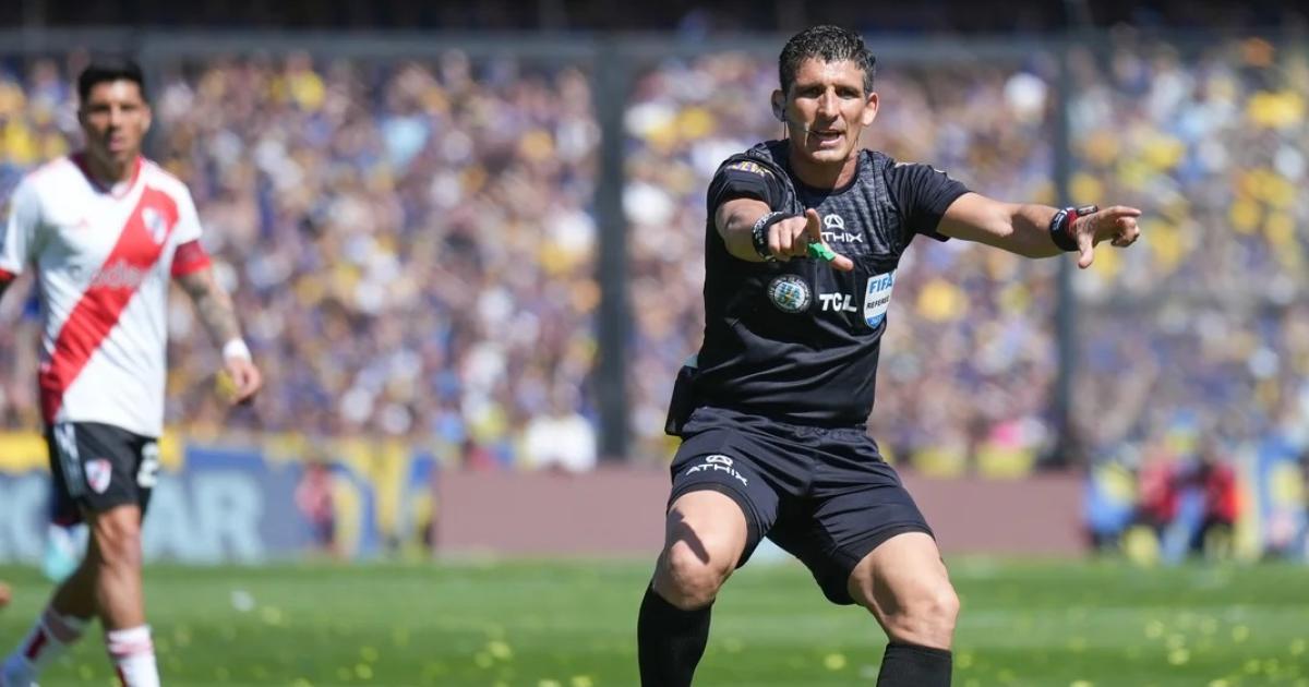 Por su patada a un dirigente Merlos fue sancionado con una donación de leche en polvo