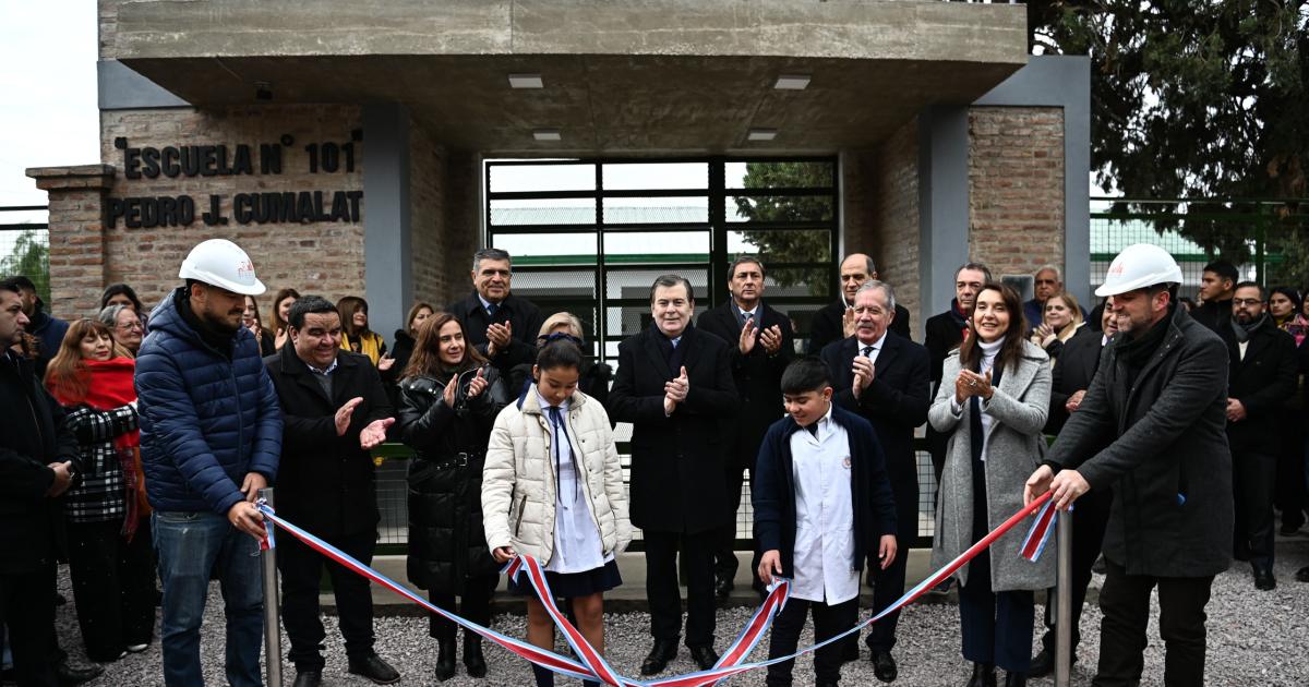 El gobernador habilitó obras en la Escuela 101 de Upianita