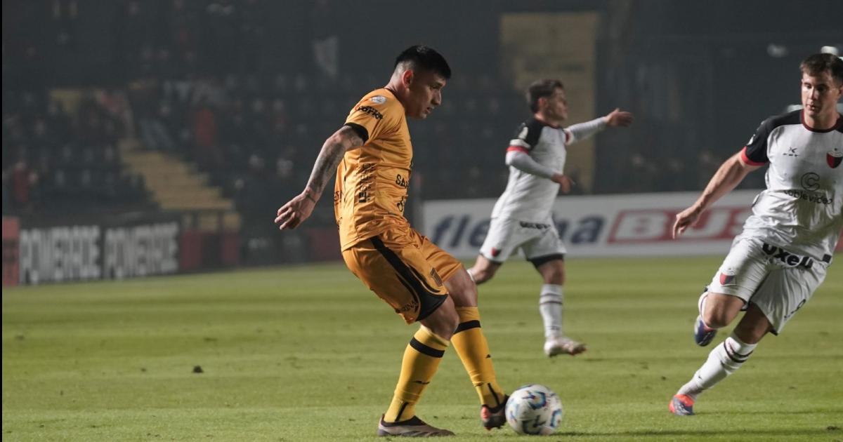 El partido entre Colón y Mitre se completar este martes a puertas cerradas