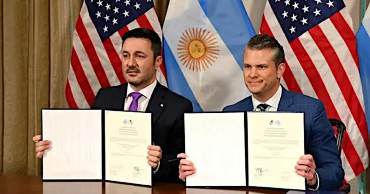 Argentina refuerza su alianza con EEUU- Petri firmoacute la compra de vehiacuteculos blindados Stryker
