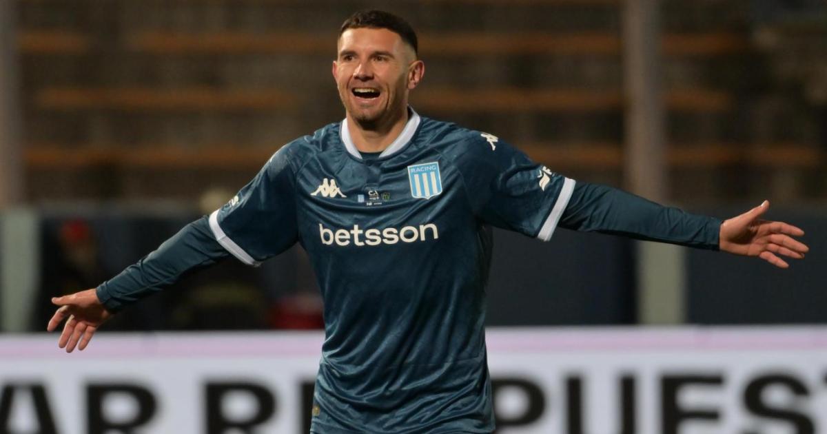 Racing hizo su negocio vencioacute 3 a 1 a San Martiacuten de San Juan y estaacute en octavos