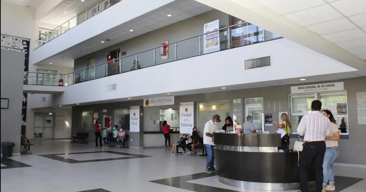 Atacaron con brutalidad a estudiante que no quiso darle el siacute a un alumno