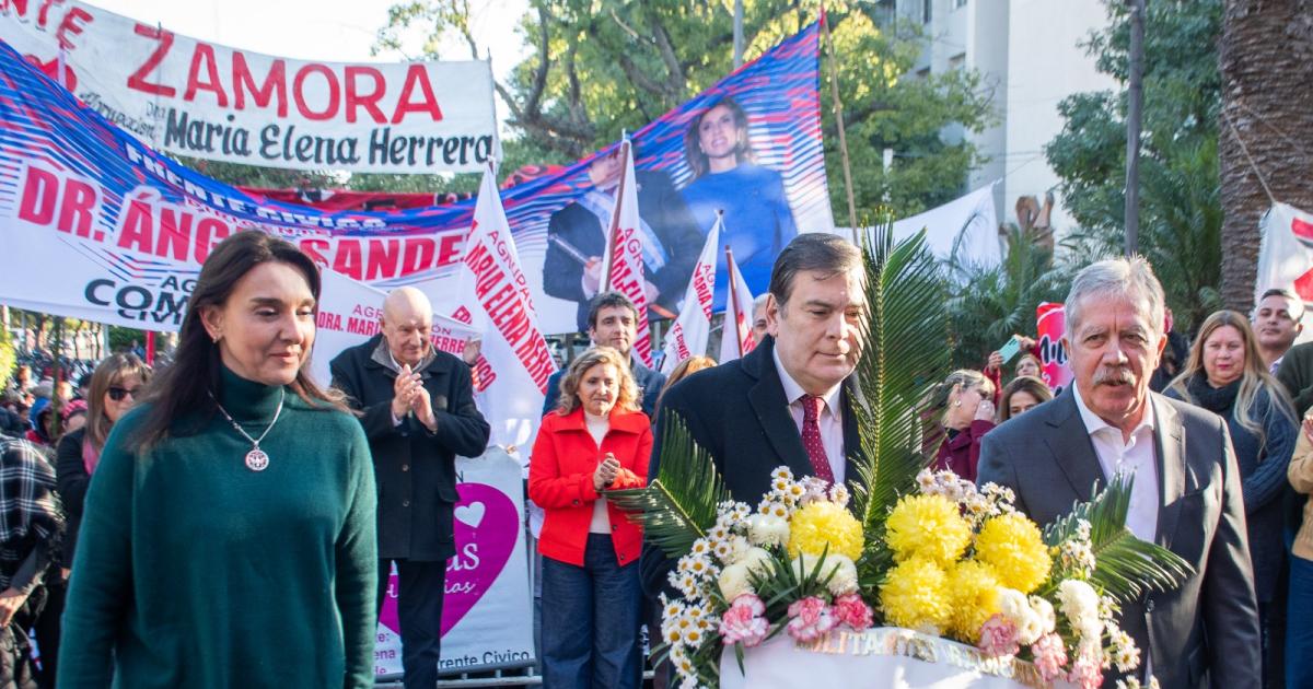 Realizaron un emotivo acto por los 92 antildeos del fallecimiento de Hipoacutelito Yrigoyen