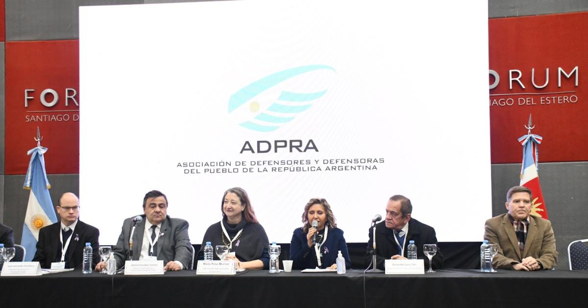 FÓRUM Organizado por la Defensoría del Pueblo de la Capital con la colaboración de la Defensoría de la Provincia