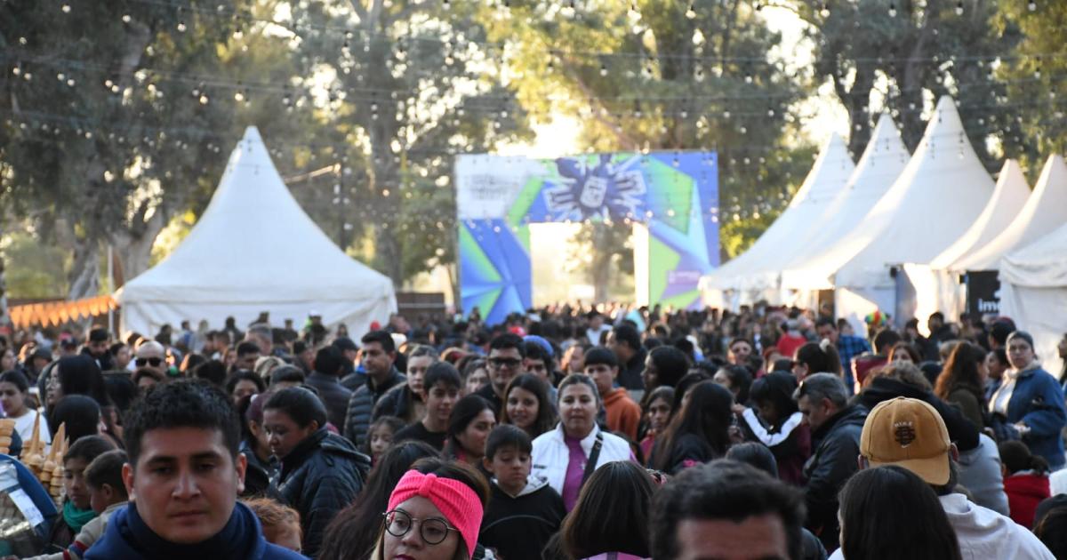 Este viernes quedaraacute habilitada la Feria Artesanal 2025 