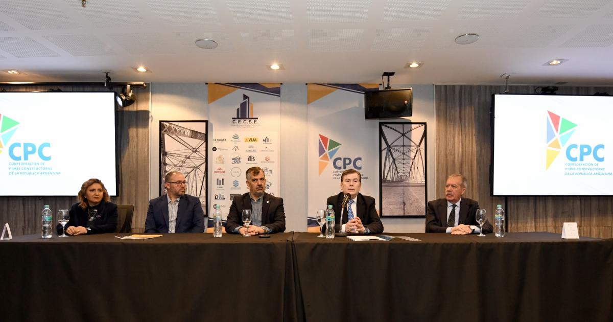 TRABAJO Y PROYECCIÓN El gobernador Zamora y el jefe de Gabinete Elías Surez participaron de la apertura