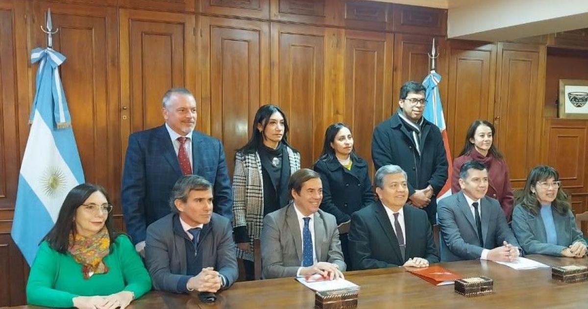 Humanidades fortalece la formacioacuten profesional en el aacuterea tributaria