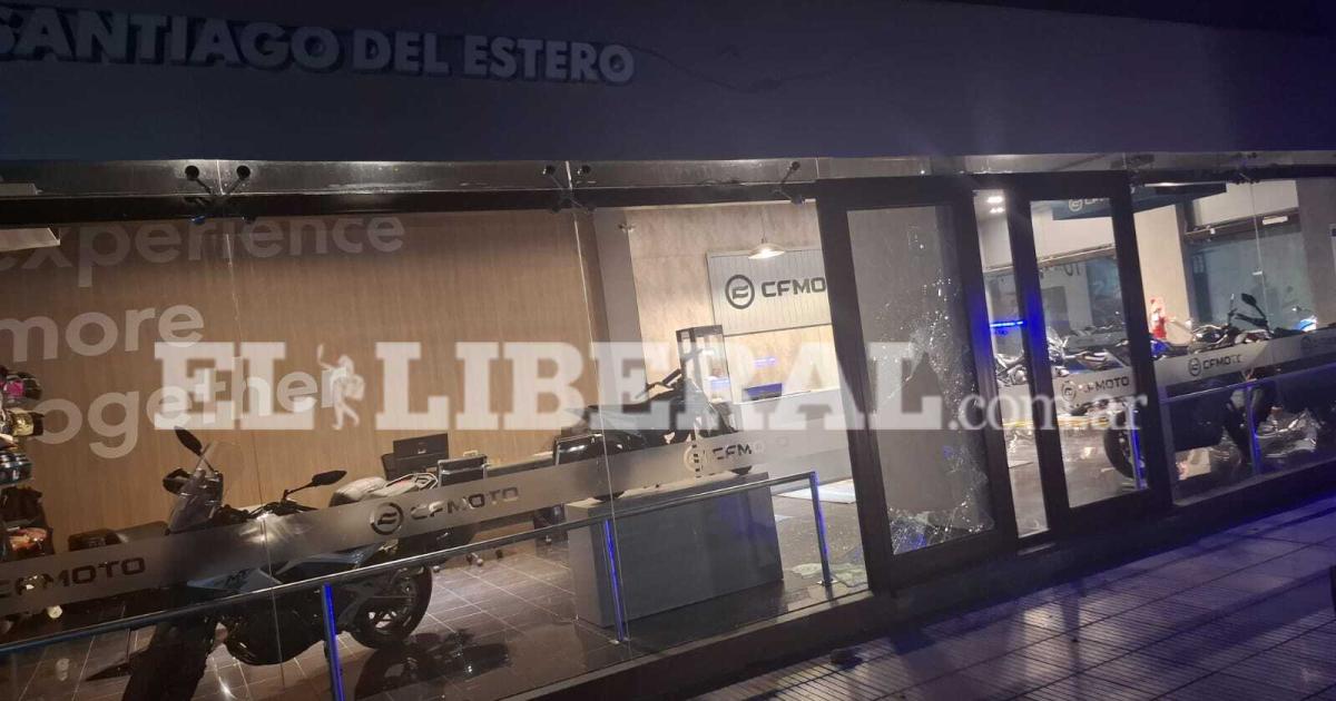 Intentoacute robar un conocido local del centro rompioacute la puerta principal y huyoacute al ser descubierto