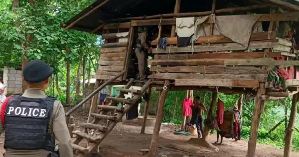 Tailandia- rescatan a un nintildeo de 8 antildeos que viviacutea aislado y se comunicaba con ladridos