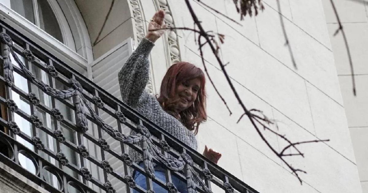 Cristina Kirchner seguiraacute con prisioacuten domiciliaria- la Fiscaliacutea descartoacute el encierro en caacutercel comuacuten