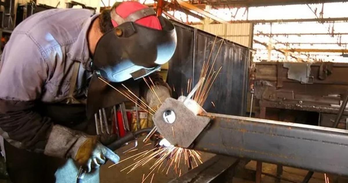 La actividad industrial crece por segundo mes aunque no recupera el terreno perdido en 2024