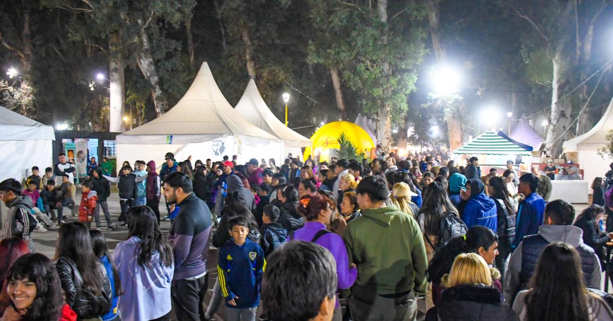 Muacutesica sabores y cultura- la Feria Artesanal celebra el 9 de Julio a lo grande