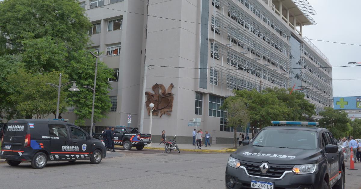 A PUERTAS CERRADAS- Comenzó ayer una dura batalla La Fiscalía y la querella enrostran a los tres detenidos la propiedad de dispositivos con presuntos abusos sexuales a niños La audiencia seguir en los próximos días