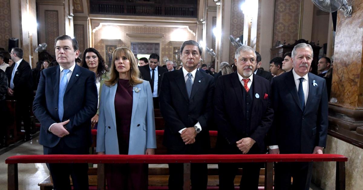 Zamora encabezoacute el acto central por el Diacutea de la Independencia