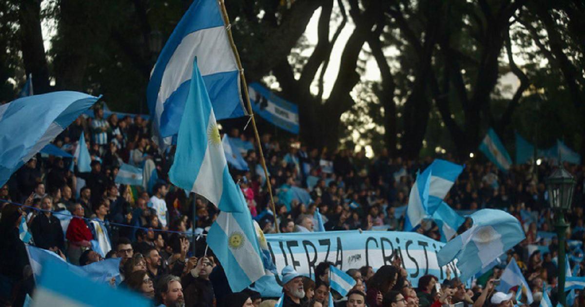 Miles de personas se movilizaron en Parque Lezama en apoyo a Cristina Kirchner