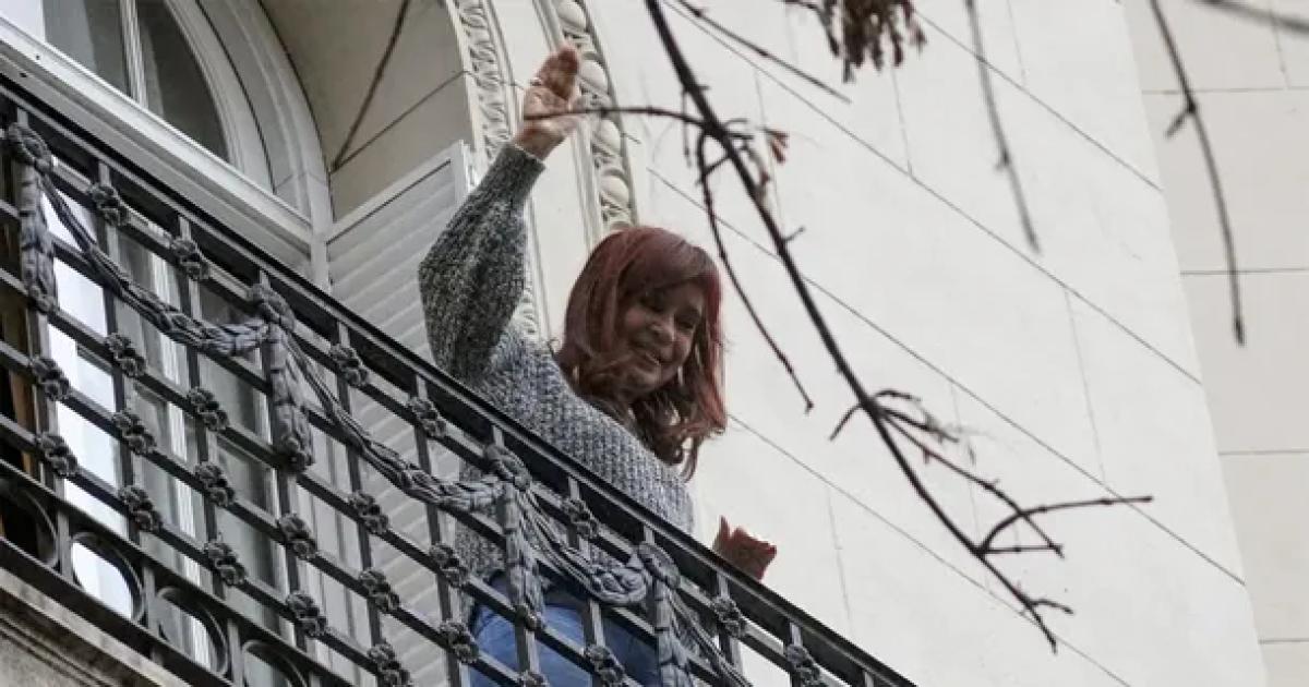 Cristina Kirchner arengoacute a traveacutes de un mensaje grabado a resolver con cabeza corazoacuten y coraje