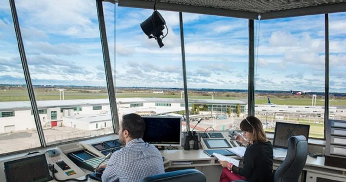 Paros de controladores aeacutereos afectaraacuten vuelos en vacaciones