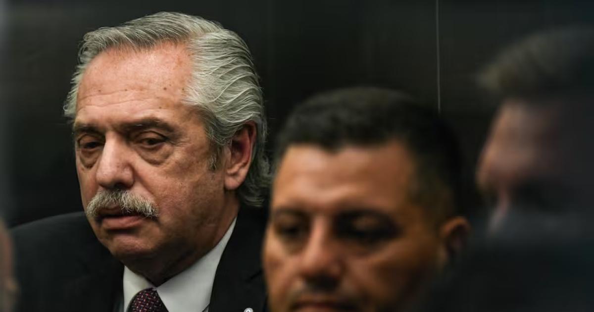 Procesaron a Alberto Fernaacutendez por corrupcioacuten y negociaciones incompatibles en la causa Seguros