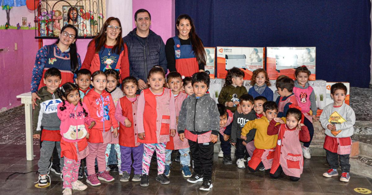 Entregaron calefactores a las escuelas y jardines de Clodomira