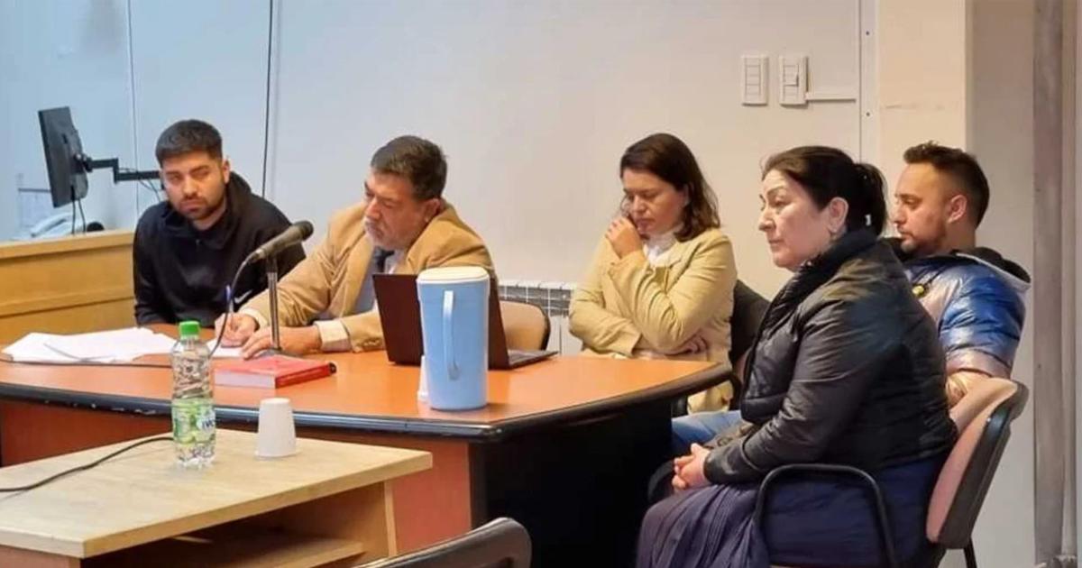 Condenan a dos hermanos y su madre por robarle a una anciana