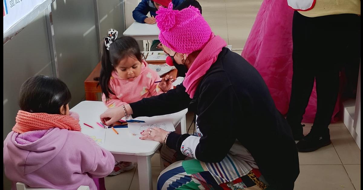 SOLIDARIDAD Los voluntarios acercan diversión para los niños que se encuentran internados