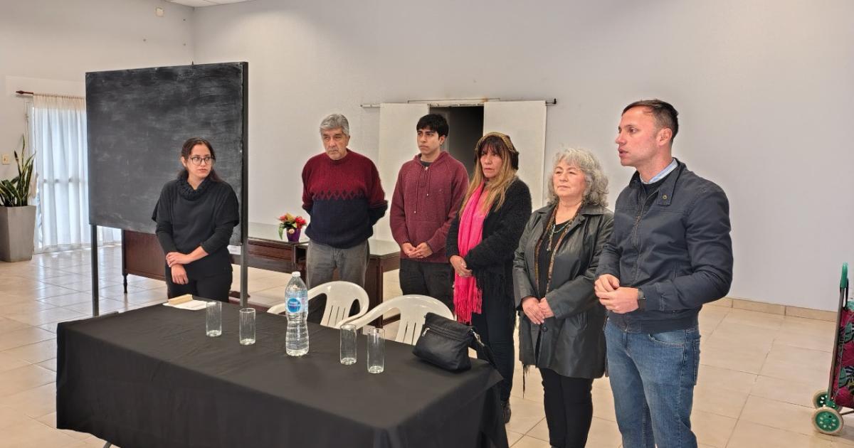 Se puso en marcha un curso de tapiceriacutea en la ciudad de Fernaacutendez