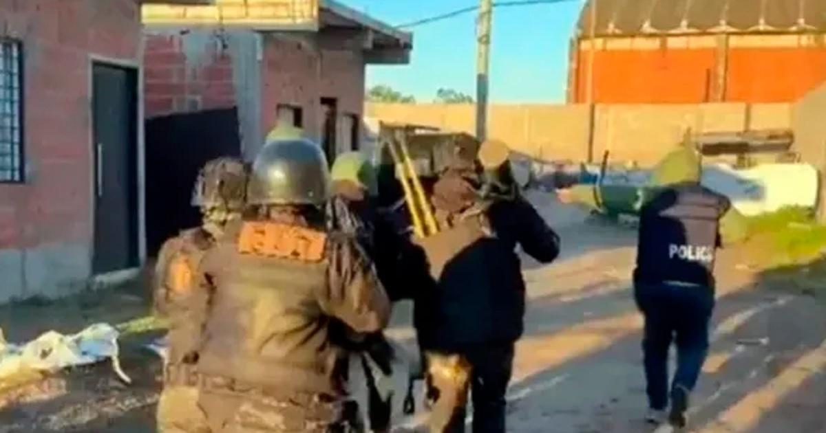 Durante un allanamiento un hombre de 79 antildeos murioacute en un tiroteo con la policiacutea 
