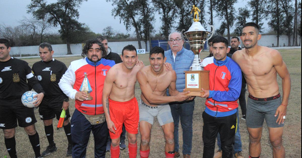 Unioacuten Santiago supo sufrir para gozar remontoacute la serie y gritoacute iexcltricampeoacuten