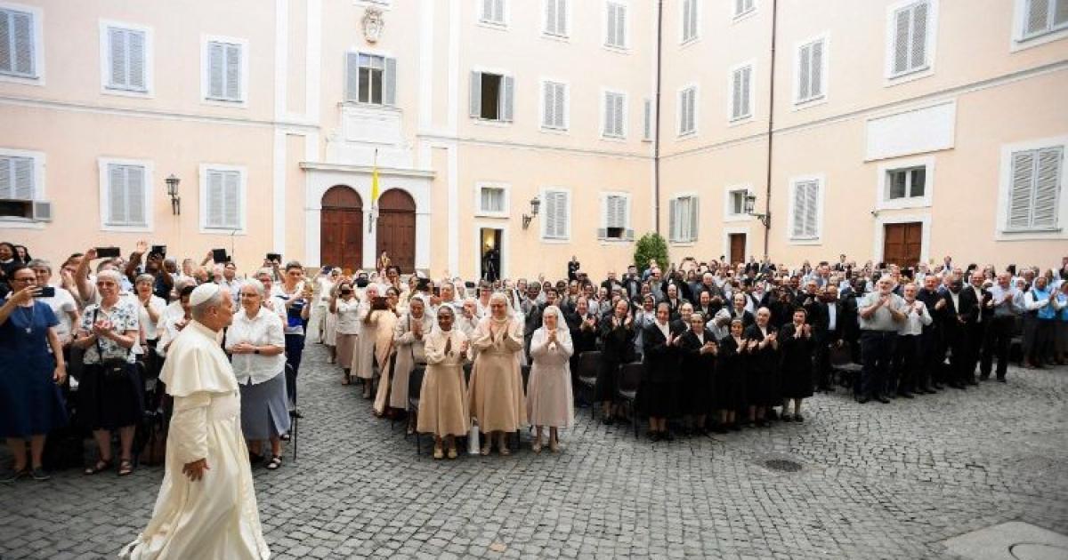 El Papa Leoacuten XIV anima a religiosos a renovar su misioacuten y servicio en el mundo