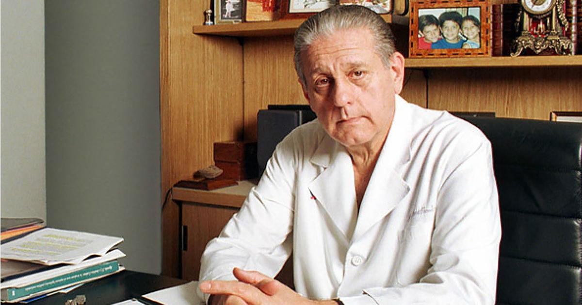 Por queacute este 12 de julio es el Diacutea Nacional de la Medicina Social en homenaje al Dr Reneacute Favaloro